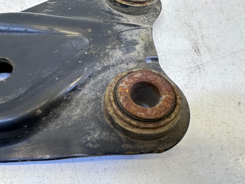 Рычаг задний левый