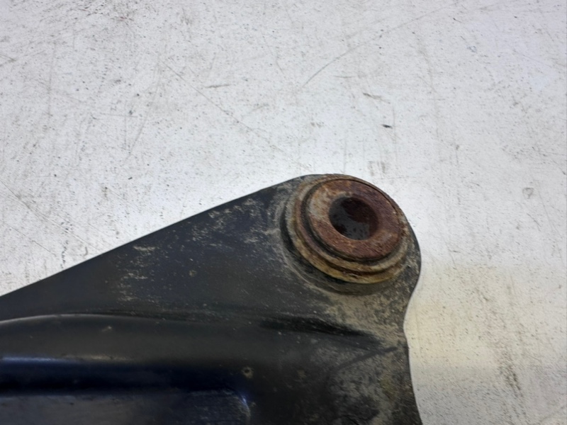 Рычаг задний левый