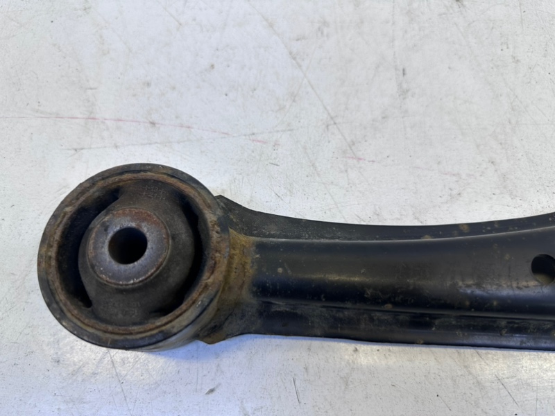 Рычаг задний левый