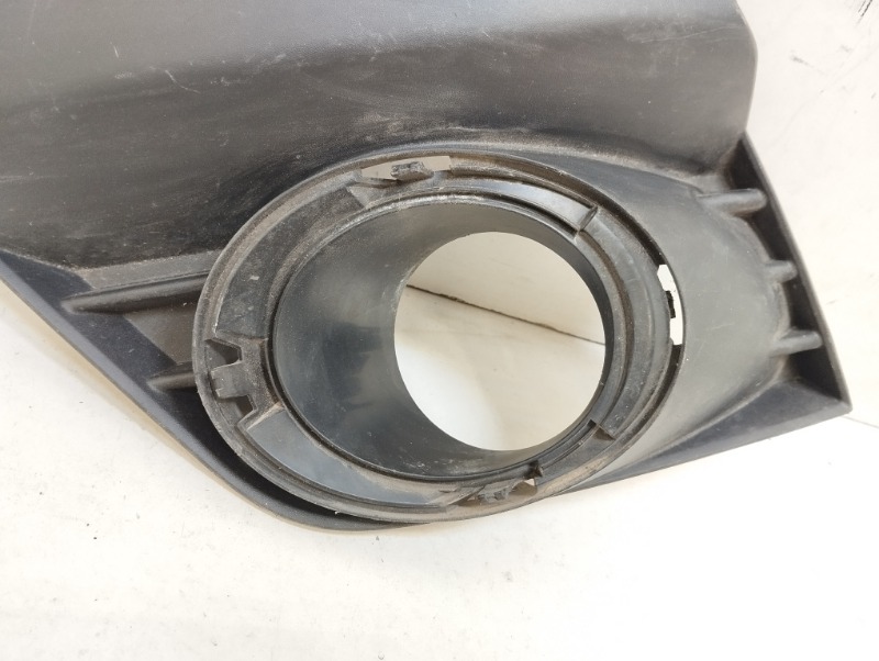 Рамка противотуманной фары левой