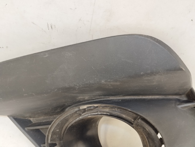 Рамка противотуманной фары левой