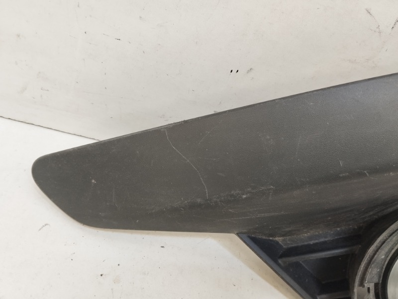 Рамка противотуманной фары левой