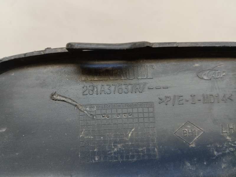 Рамка противотуманной фары левой