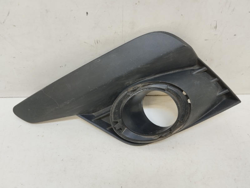 Рамка противотуманной фары левой