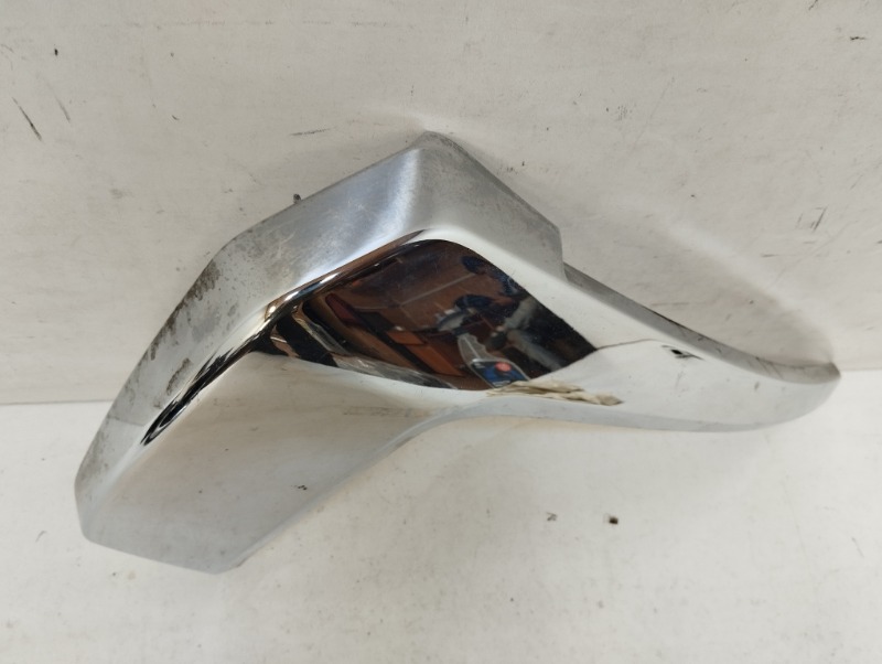 Молдинг переднего бампера левый