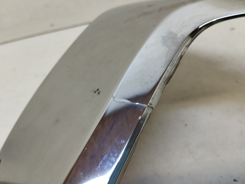 Молдинг переднего бампера левый