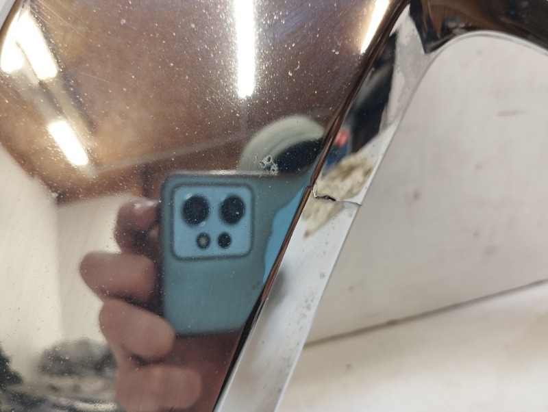 Молдинг переднего бампера левый