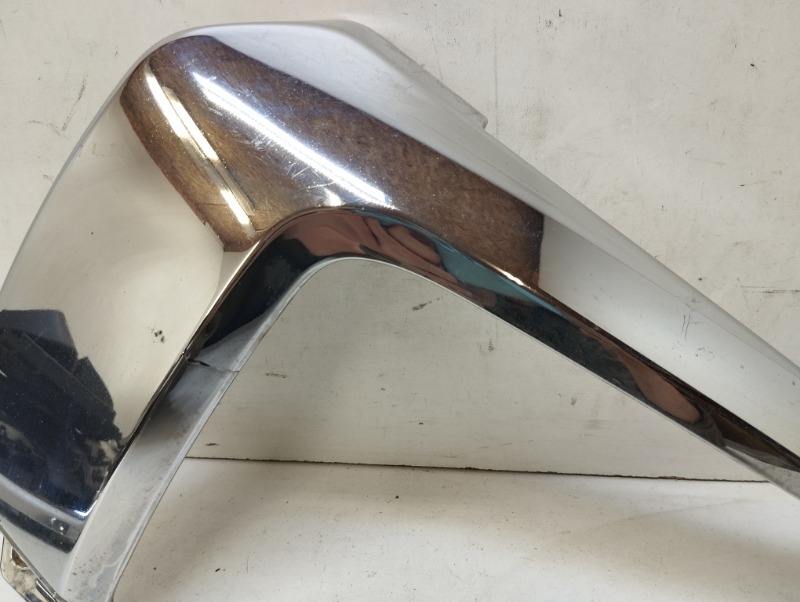 Молдинг переднего бампера левый