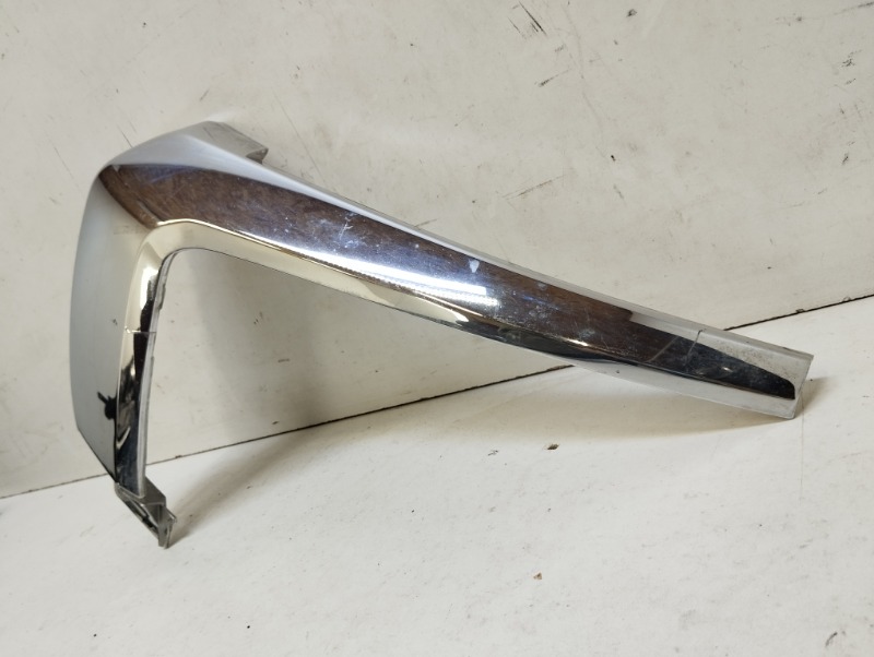 Молдинг переднего бампера левый