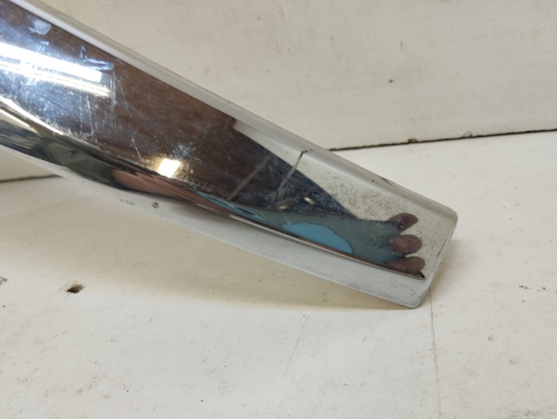 Молдинг переднего бампера левый