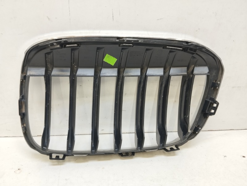 Решетка радиатора правая