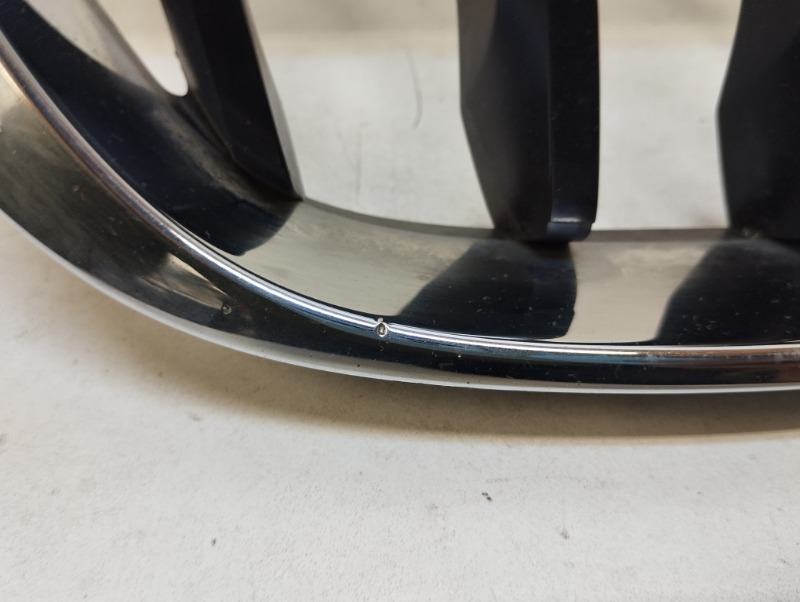 Решетка радиатора правая