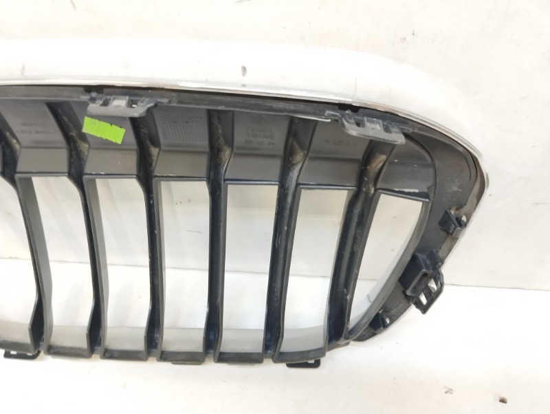 Решетка радиатора правая