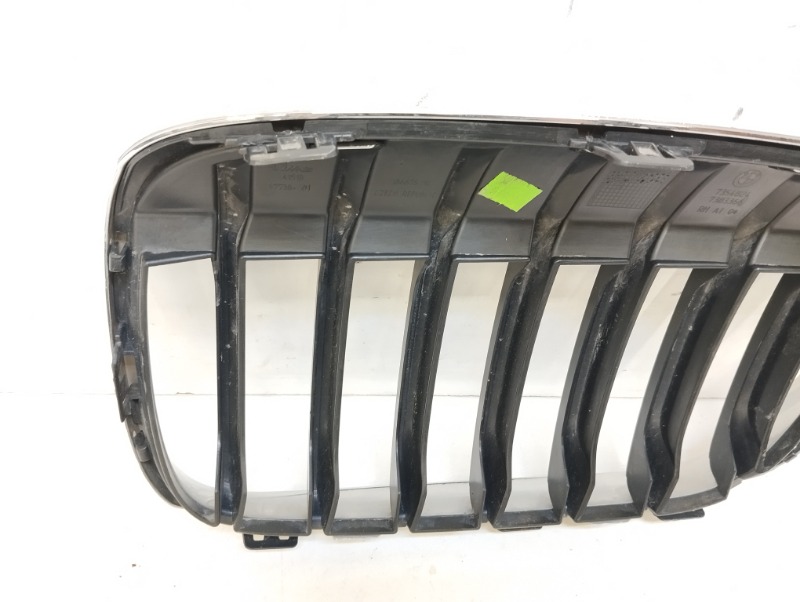 Решетка радиатора правая