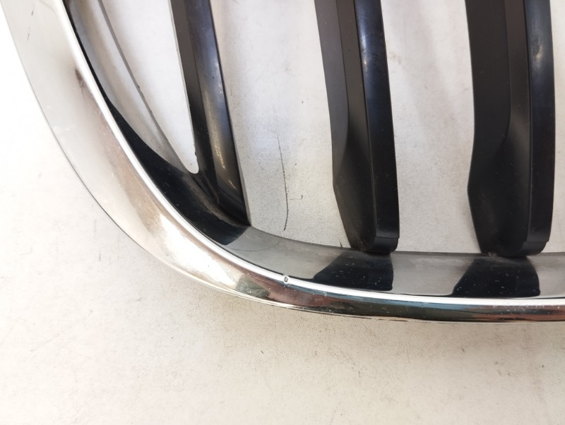 Решетка радиатора правая