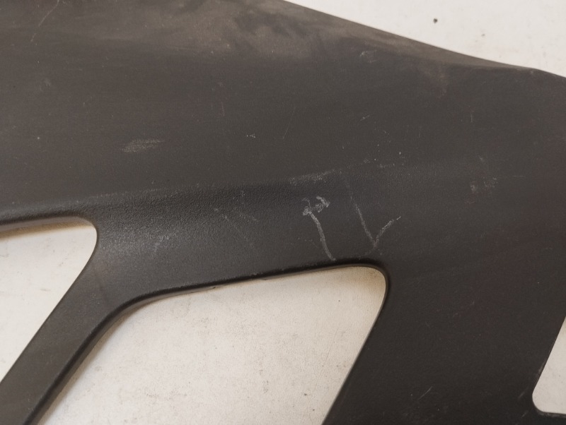 Кожух замка капота