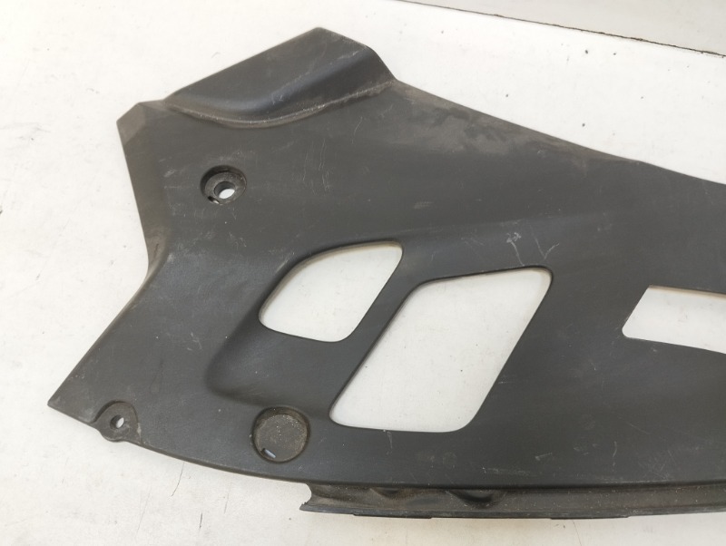 Кожух замка капота