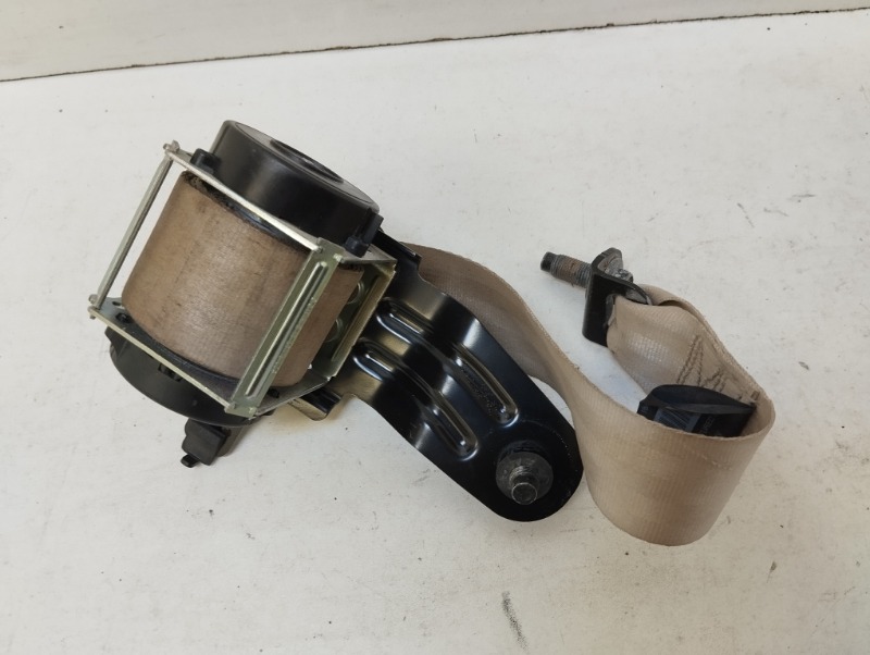 Ремень безопасности