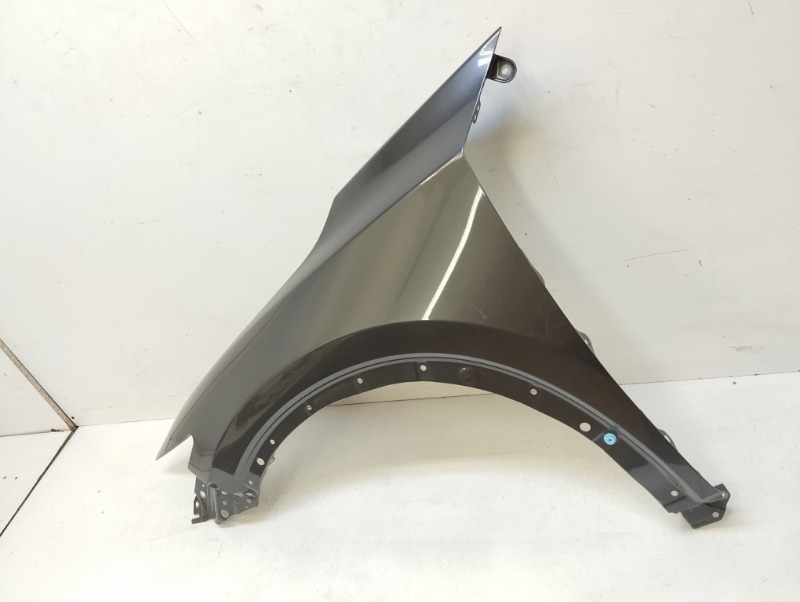 Крыло переднее левое