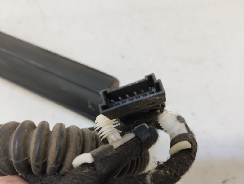 Амортизатор двери багажника