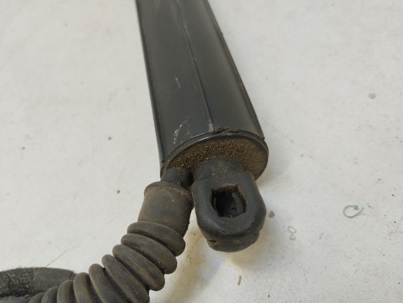 Амортизатор двери багажника