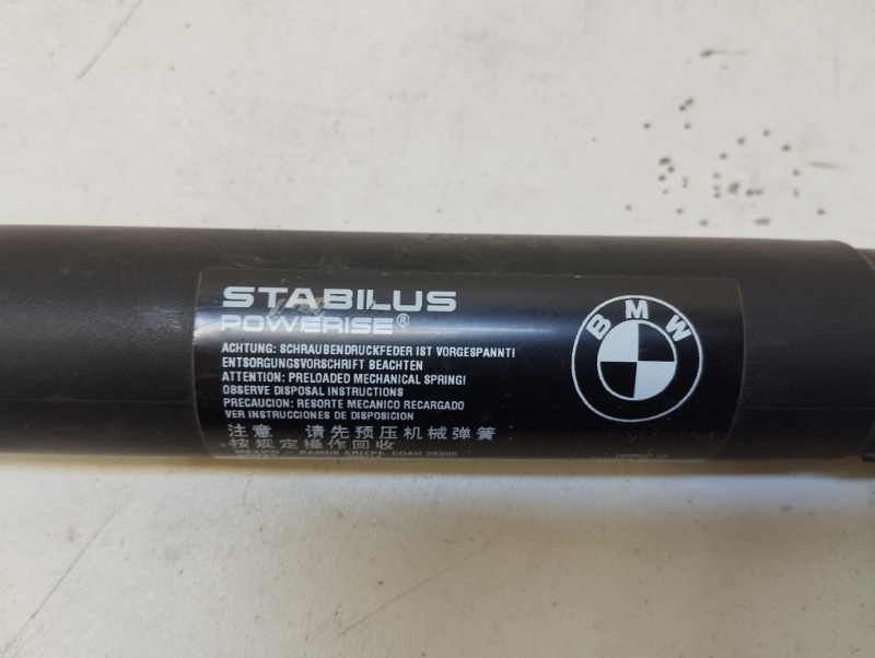 Амортизатор двери багажника