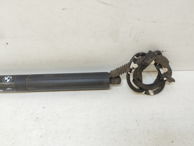 Амортизатор двери багажника