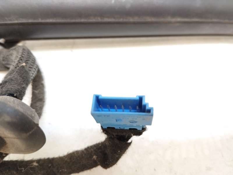 Амортизатор двери багажника