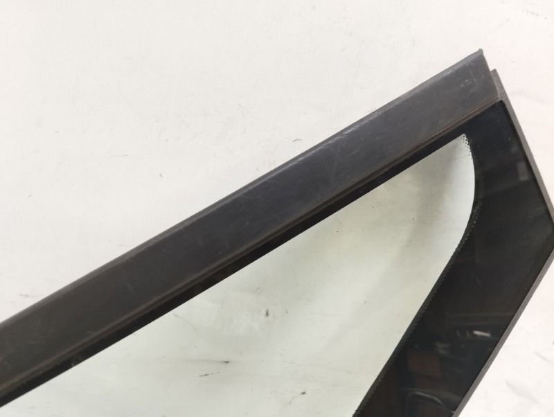 Стекло двери задней левой