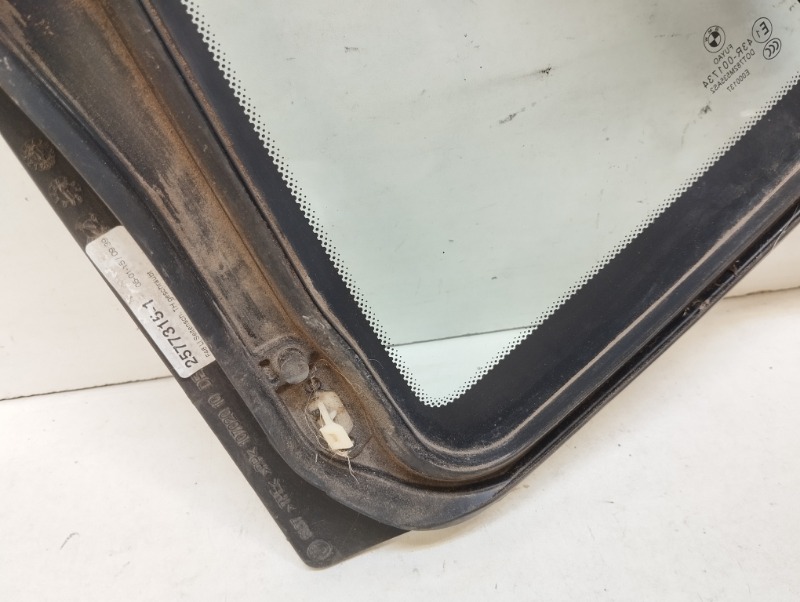 Стекло двери задней левой