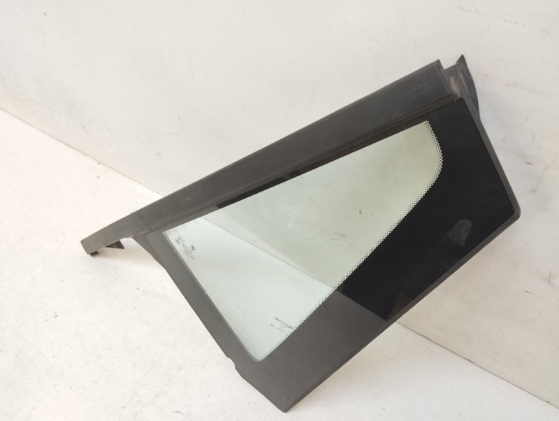 Стекло двери задней левой