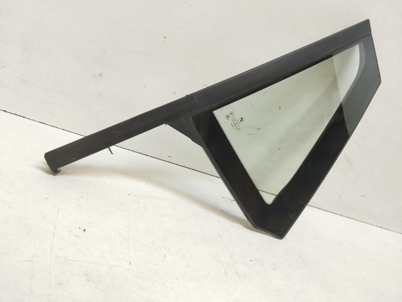 Стекло двери задней левой