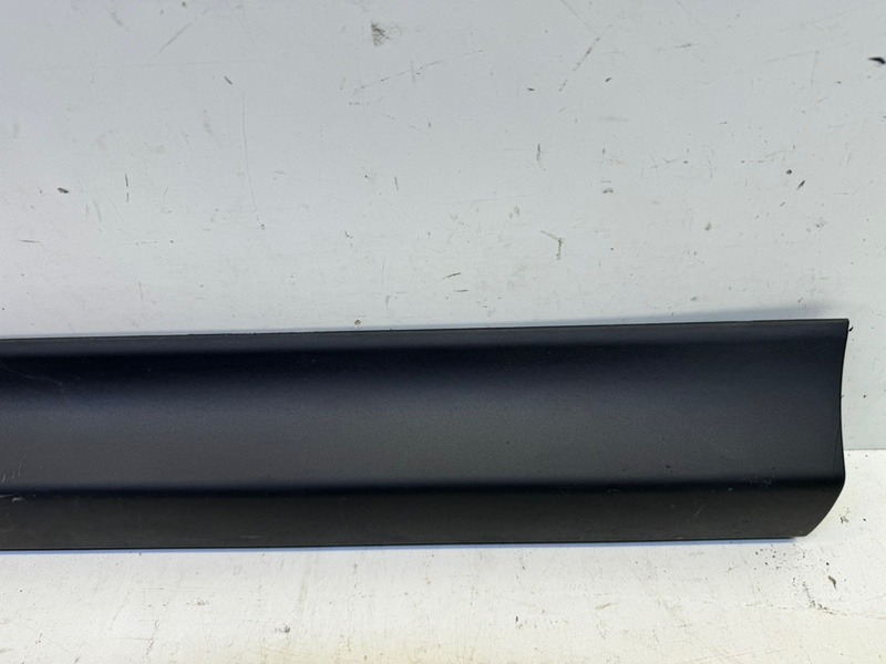 Накладка двери передней правой