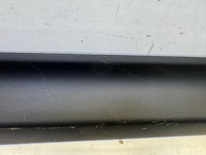 Накладка двери передней правой