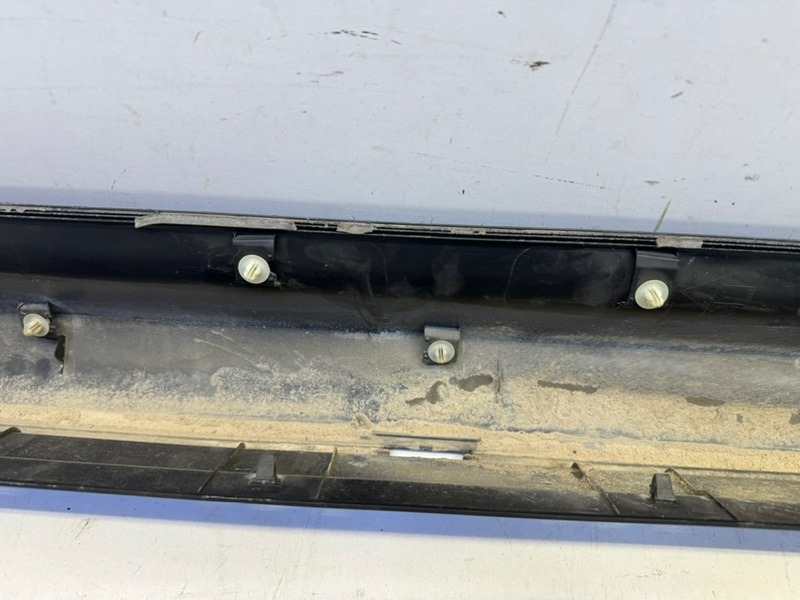 Накладка двери передней правой