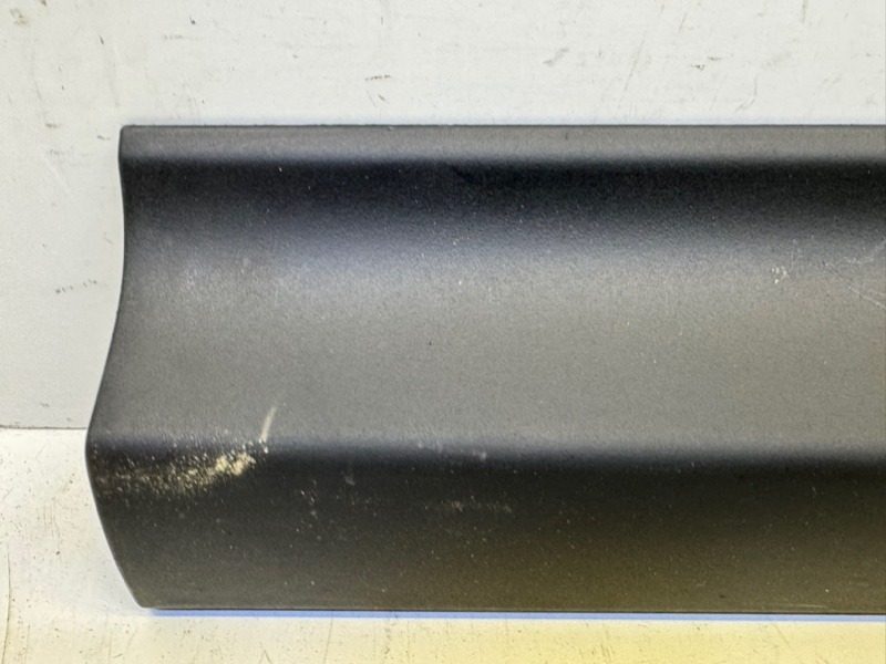 Накладка двери передней правой