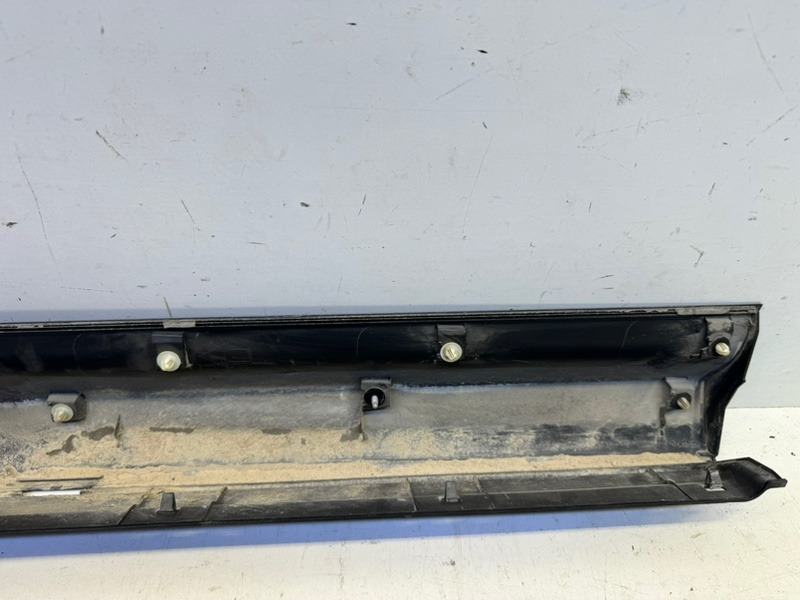 Накладка двери передней правой