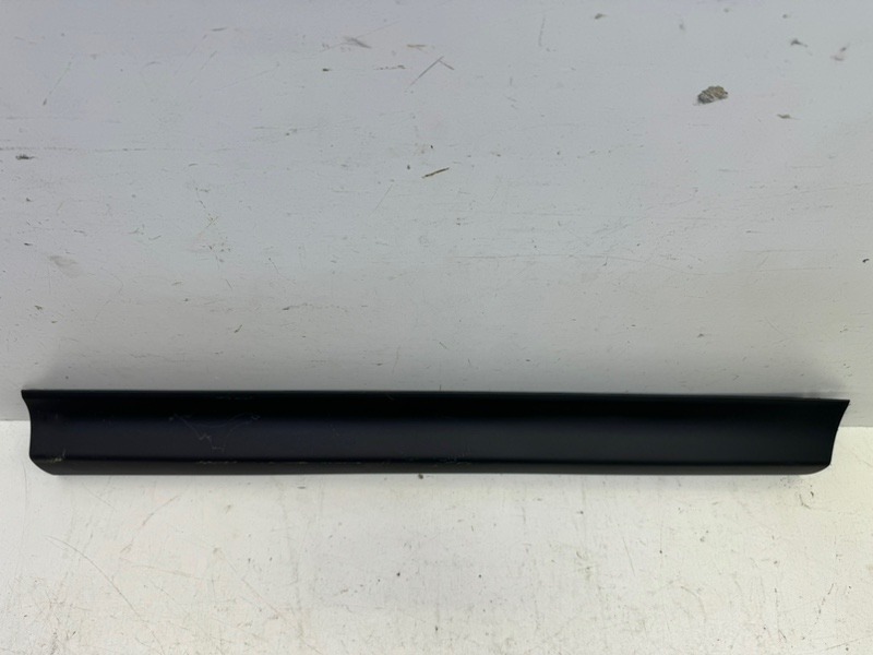 Накладка двери передней правой