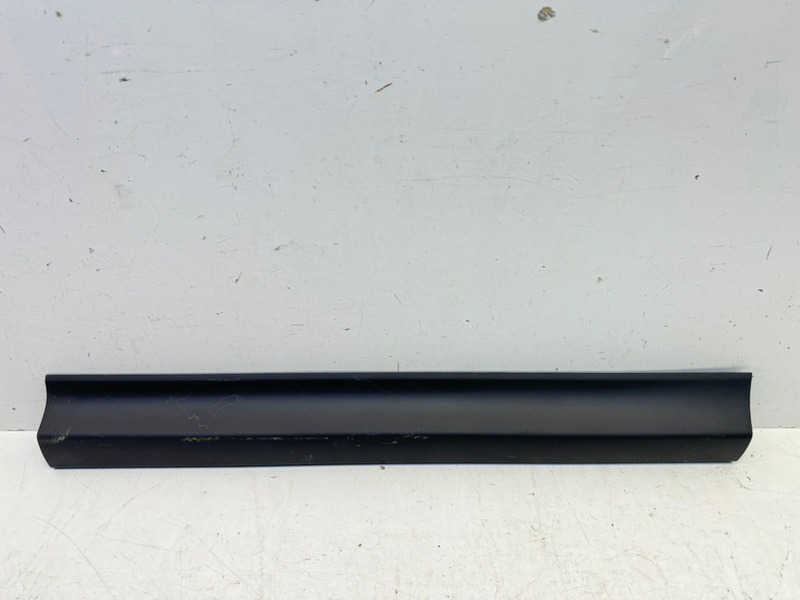 Накладка двери передней правой