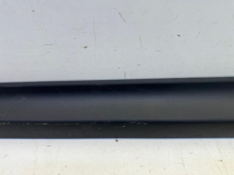 Накладка двери передней правой