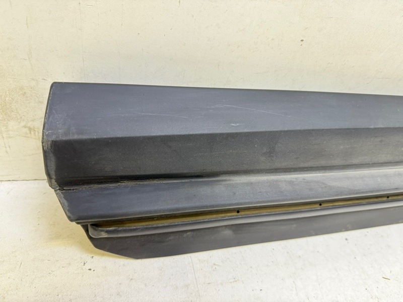 Накладка двери передней правой