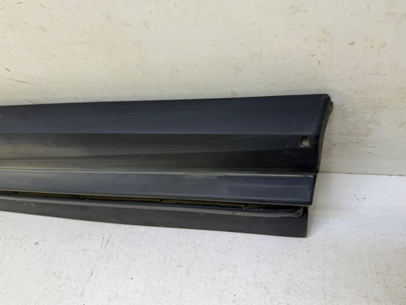 Накладка двери передней правой