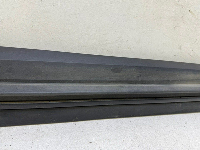 Накладка двери передней правой