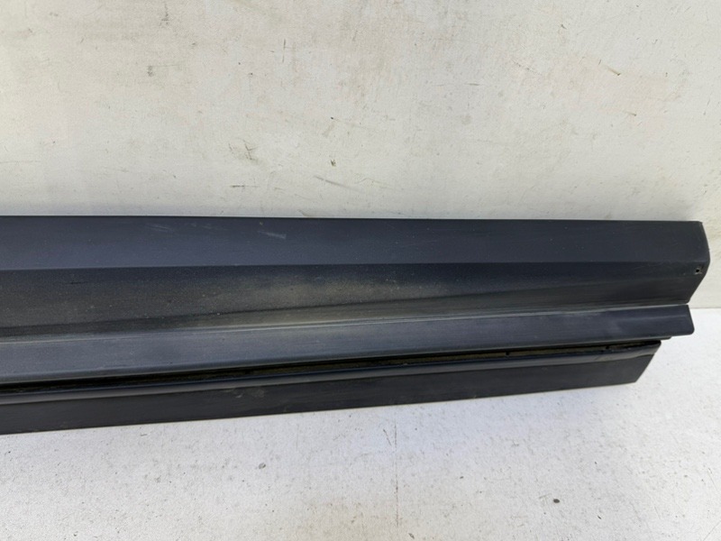 Накладка двери передней правой