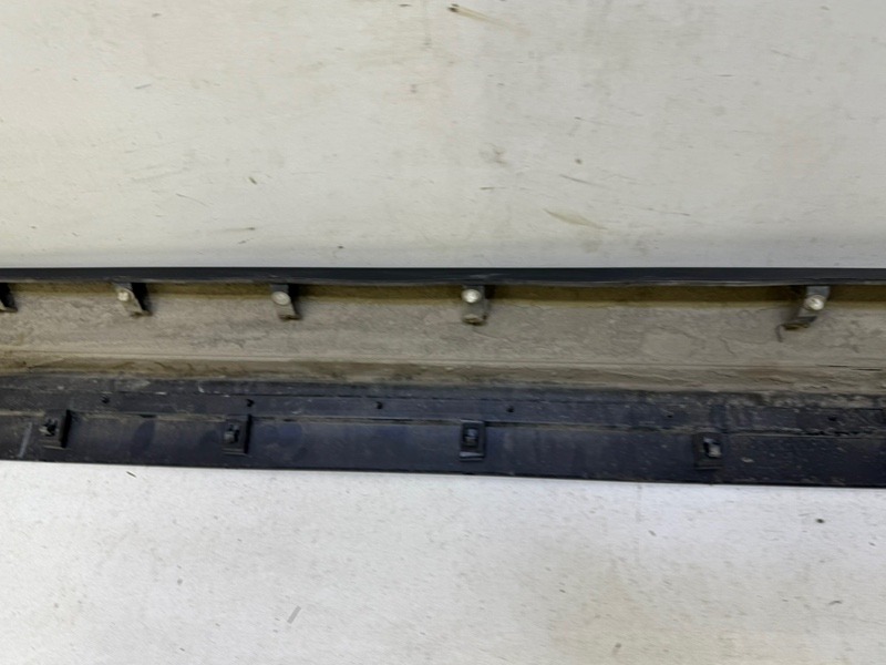 Накладка двери передней правой