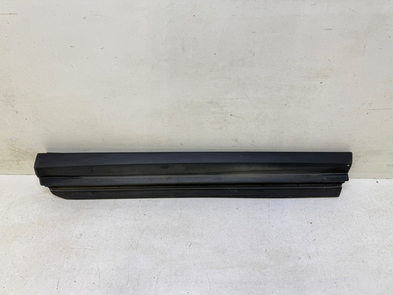 Накладка двери передней правой