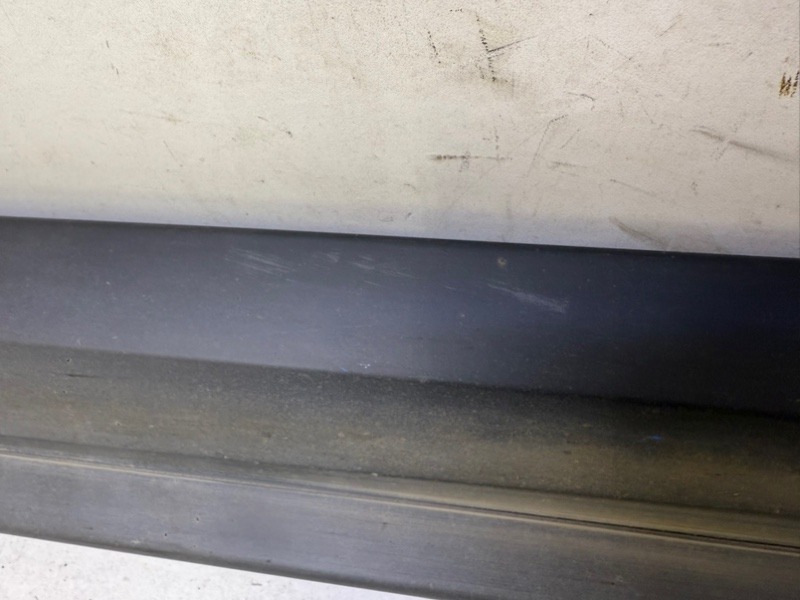 Накладка двери передней правой