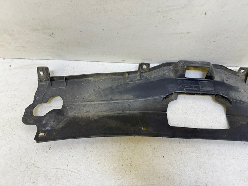 Кожух замка капота