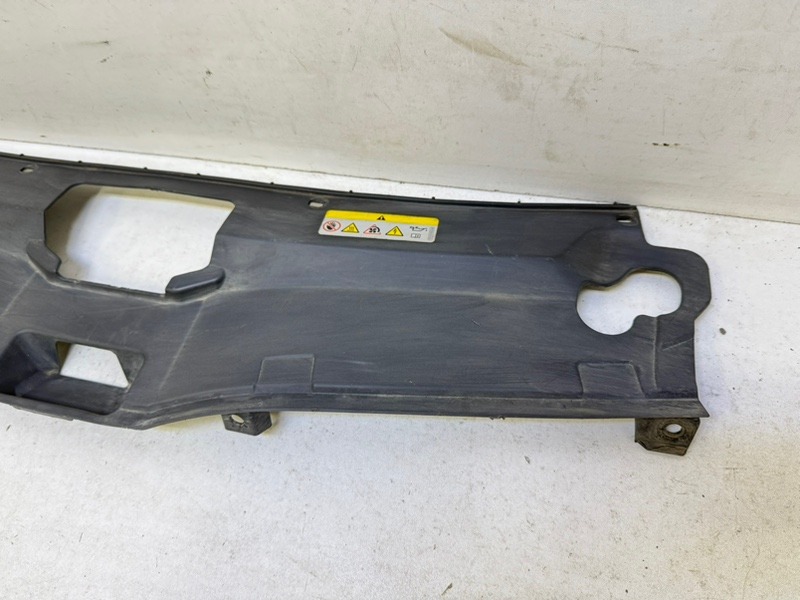 Кожух замка капота