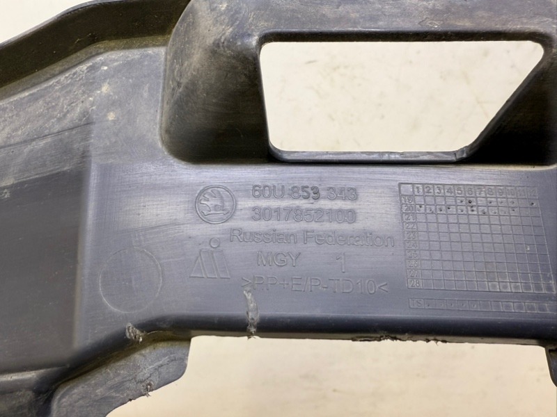 Кожух замка капота